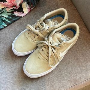 Nike SB Chron size 6 beige